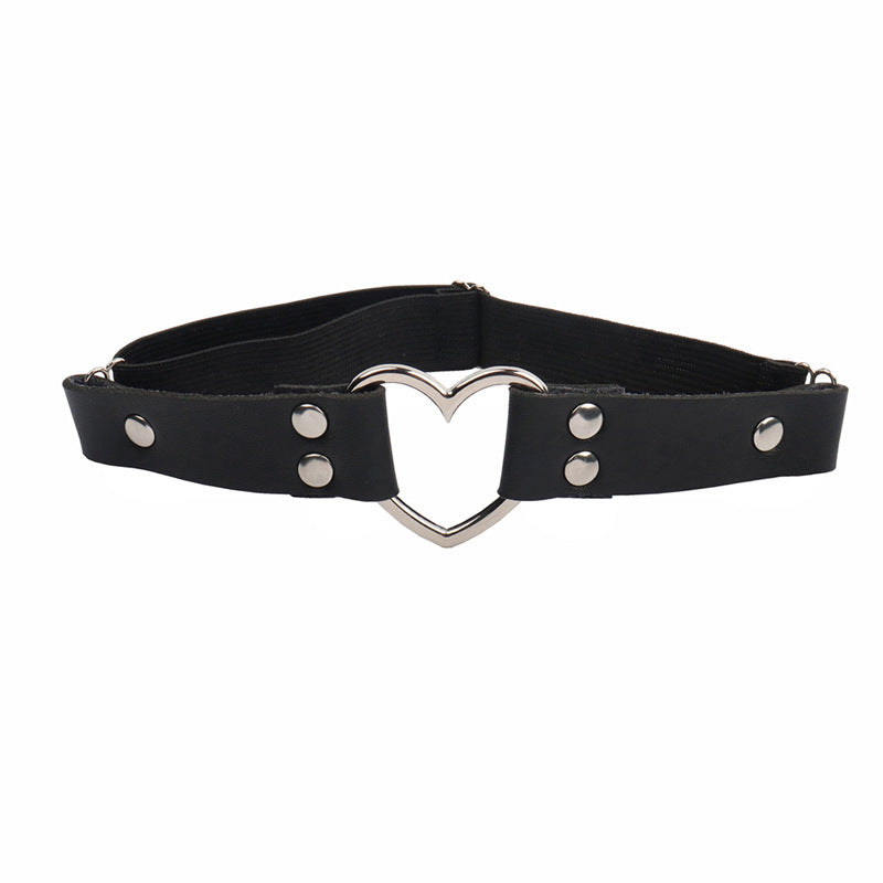 Liga de pierna ajustable con diseño de corazón metálico para estilo punk rock.