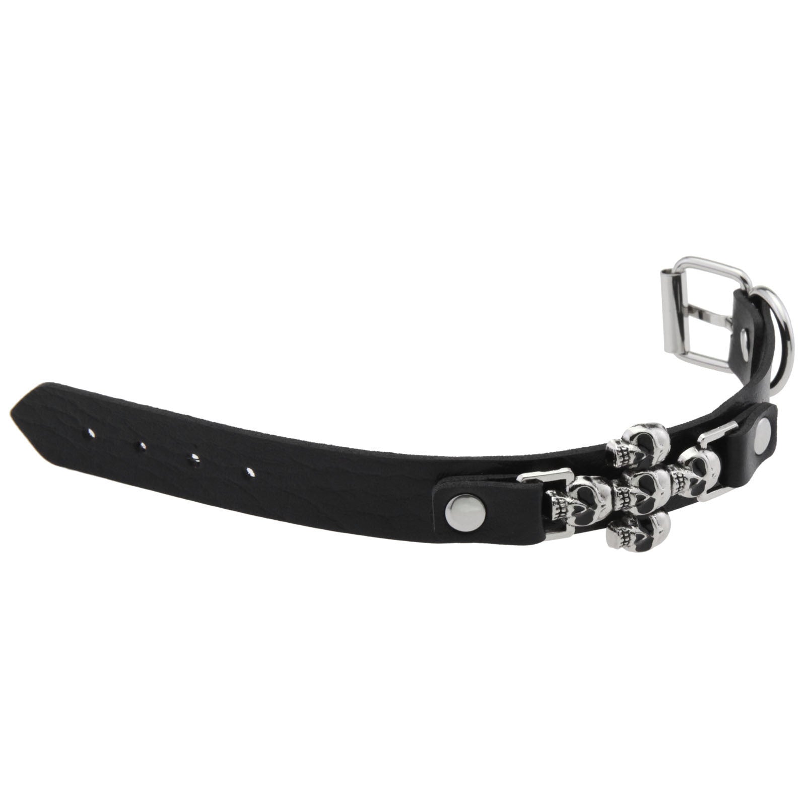 Vista lateral de pulsera punk de piel con detalle de cráneos y hebilla metálica.