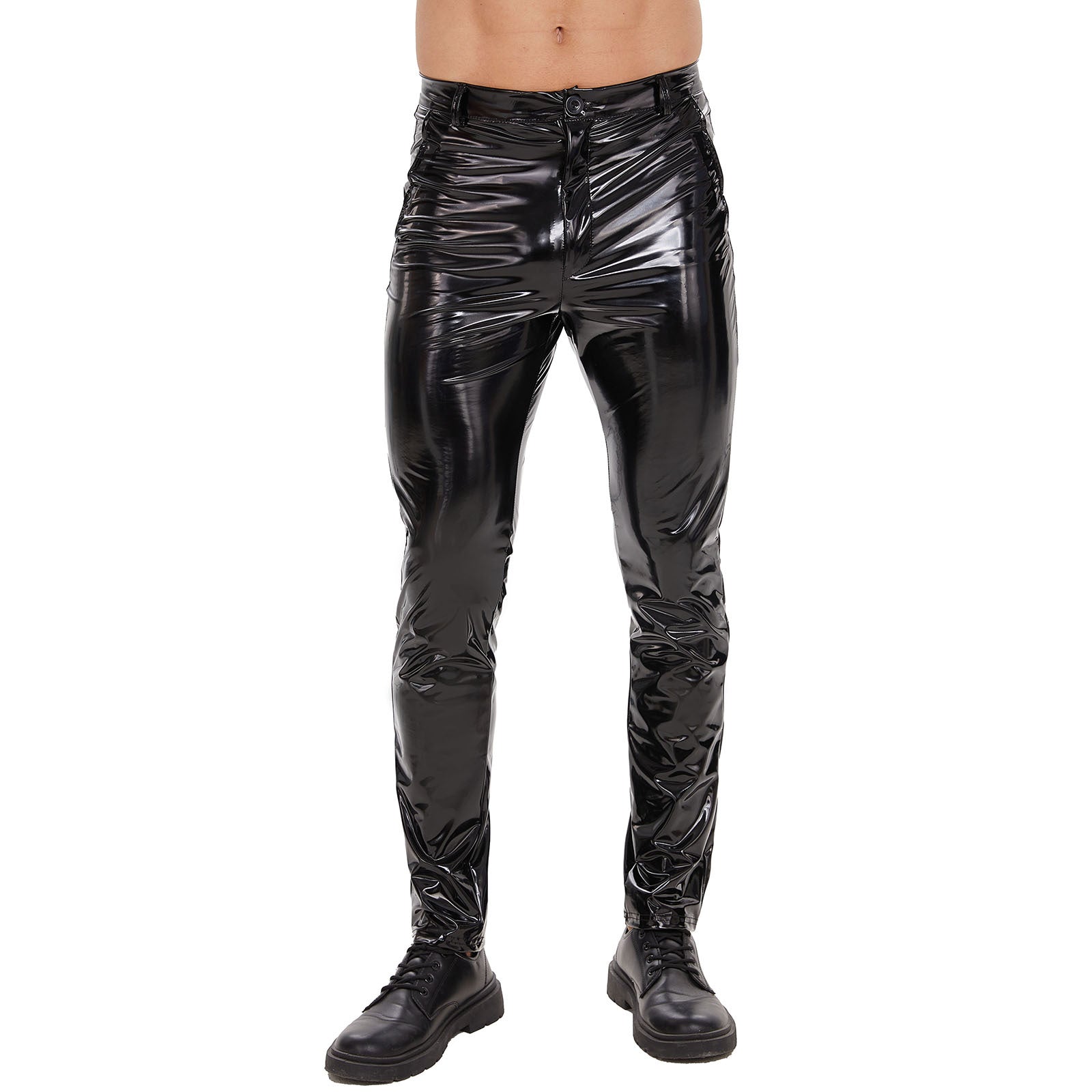 Vista frontal de pantalones de piel sintética negra ultra brillante para hombre.